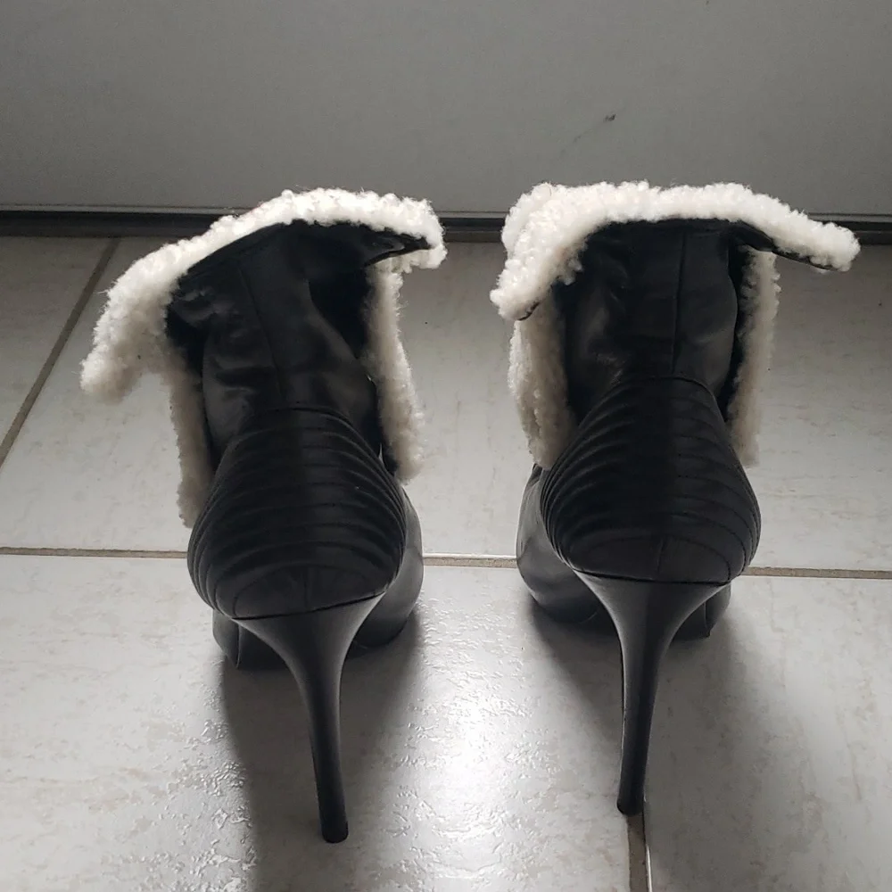 ALEXANDER MCQUEEN Faithful Shearling Ankle Boots...size 38... Black - Picture 3 of 8